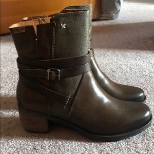 Pikolinos brown boots